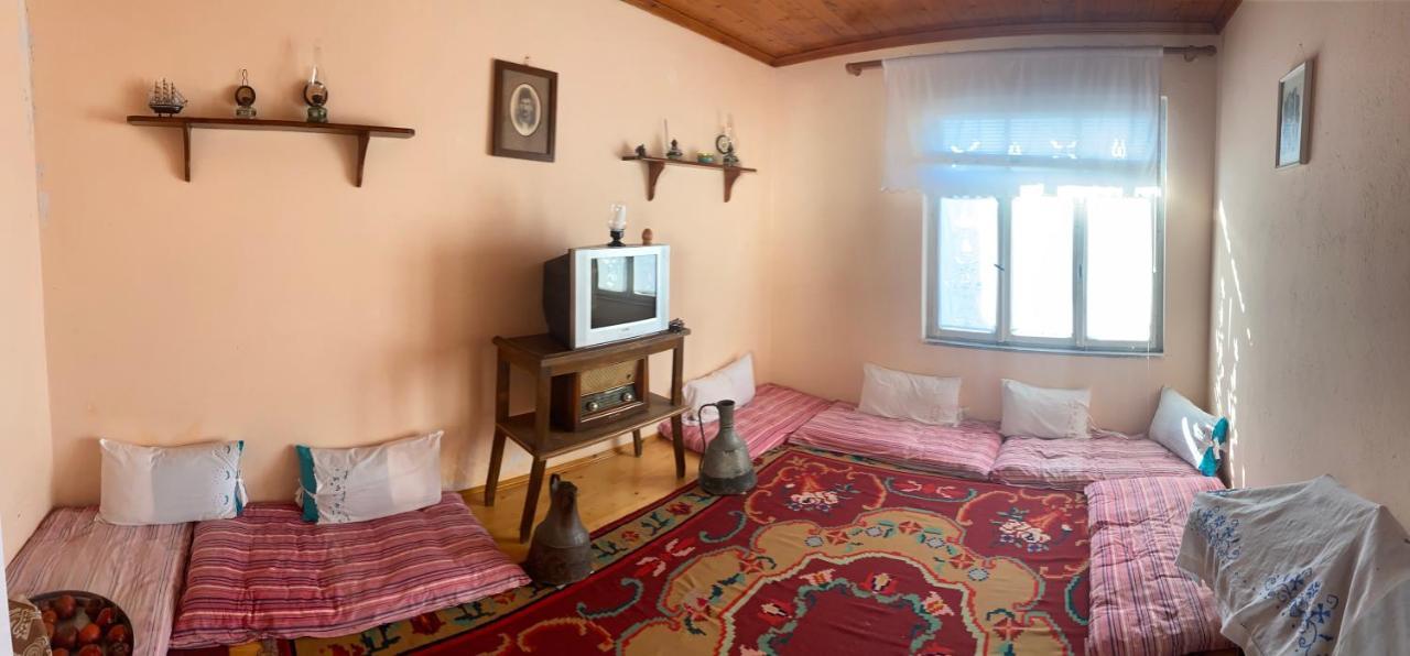 Vila Llulla Krujë Extérieur photo